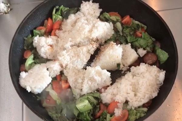 腊肠蔬菜炒饭的做法图解5