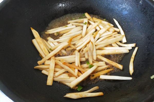 耗油杏鲍菇炒尖椒 肉嘟嘟比肉还好吃的做法图解4