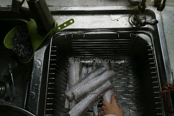 干炸带鱼的做法图解1