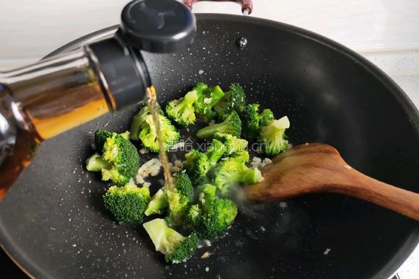 清炒西蓝花的做法图解5