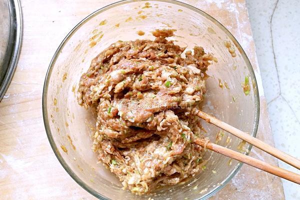 馅饼(猪肉大葱馅)的做法图解3
