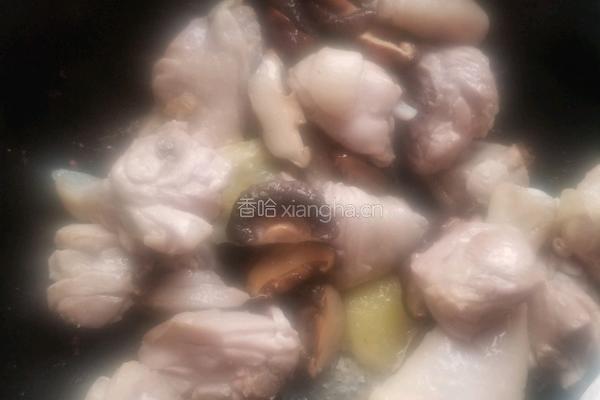 香菇木耳鸡腿汤的做法图解5