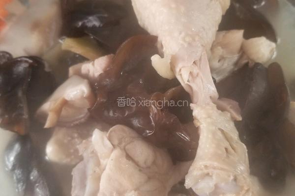 香菇木耳鸡腿汤的做法图解8