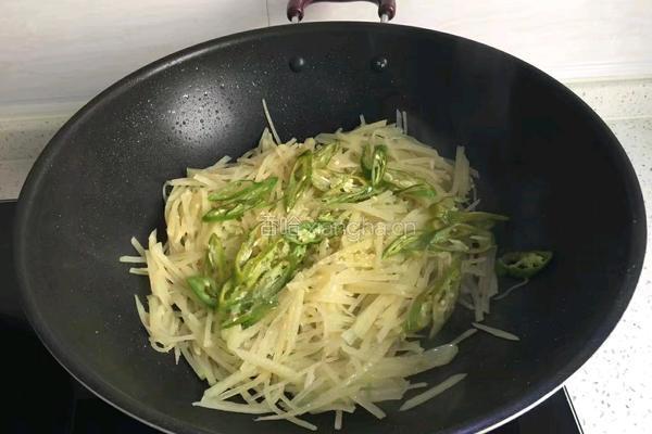 青椒土豆丝的做法图解7