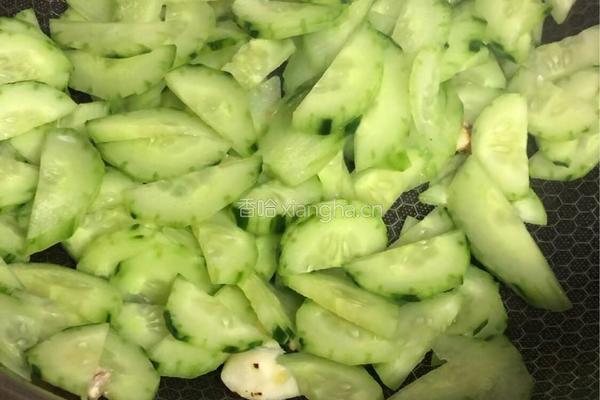 青瓜炒肉的做法图解2