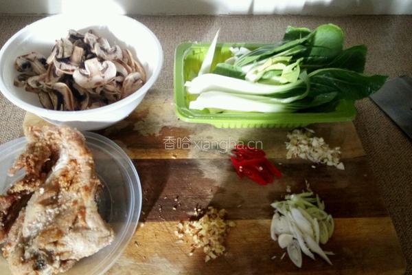 口蘑鸡排饭的做法图解1