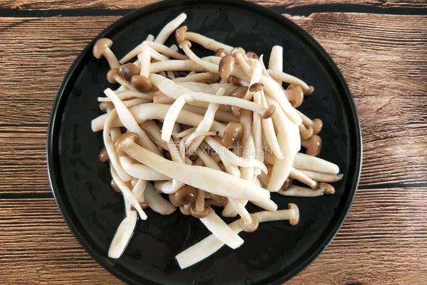 蟹味菇炒肉的做法图解7