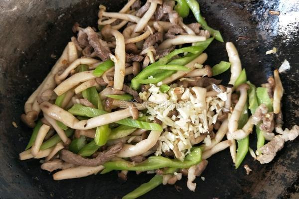 蟹味菇炒肉的做法图解16