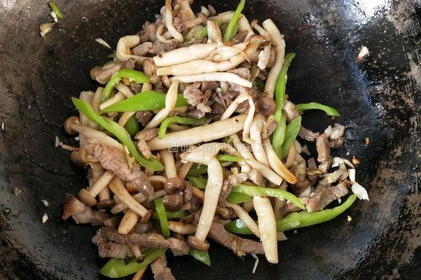 蟹味菇炒肉的做法图解18