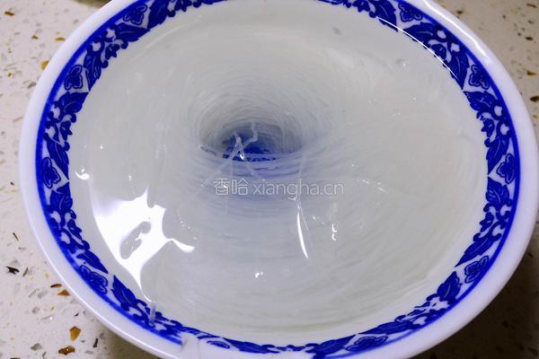 蒜蓉粉丝蒸扇贝的做法图解2