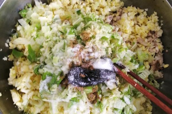 猪肉馅饺子的做法图解4