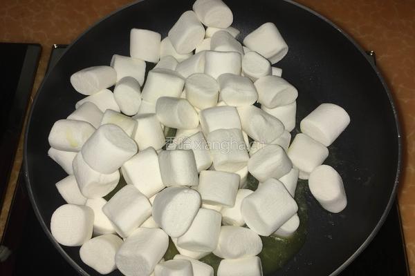草莓雪花酥的做法图解3