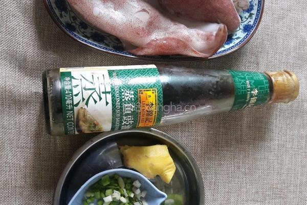 清蒸鱿鱼的做法图解1