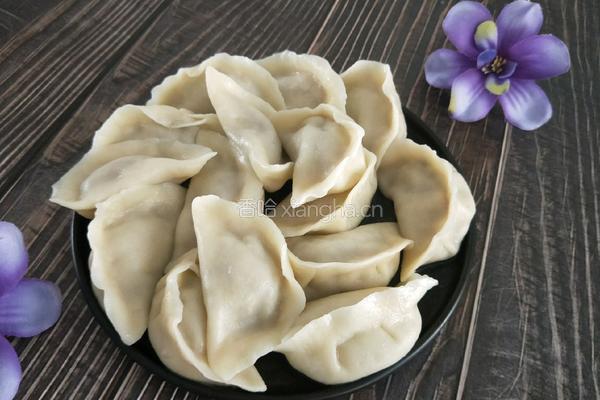  圆葱羊肉水饺的做法图解1