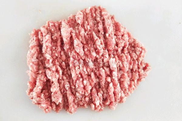  圆葱羊肉水饺的做法图解2