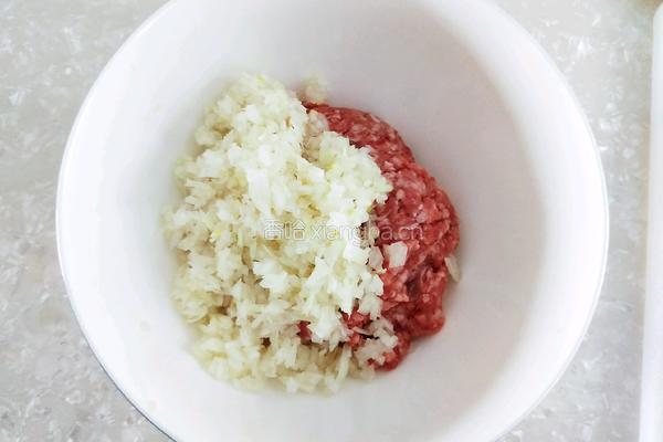  圆葱羊肉水饺的做法图解5