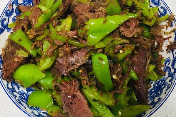 酱牛肉炒青椒的做法图解6
