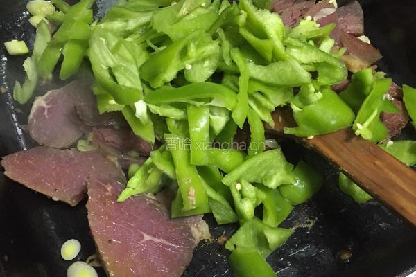 酱牛肉炒青椒的做法图解5