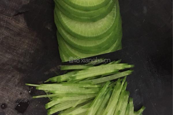 酸甜萝卜丝的做法图解2