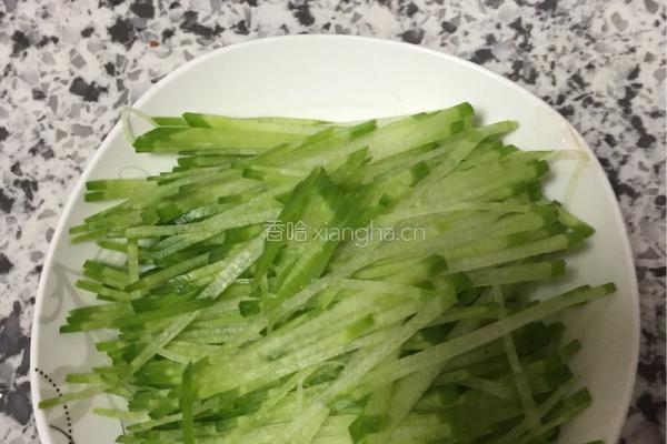 酸甜萝卜丝的做法图解3