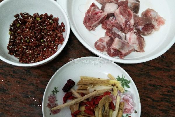 赤小豆药材排骨汤的做法图解1