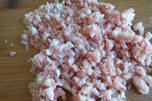 正月十五闹元宵 胡萝卜蒜苔炒肉末的做法图解4