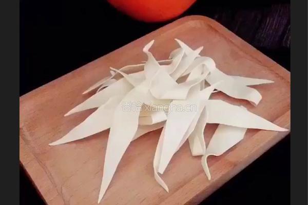 （正月十五闹元宵）酸辣刀削面的做法图解1
