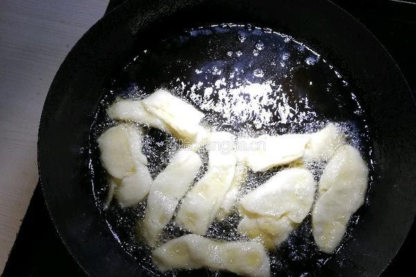 炸油条的做法图解5