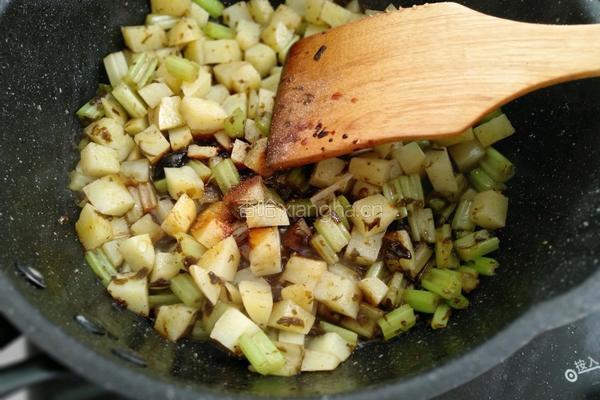 橄榄菜烧土豆的做法图解9