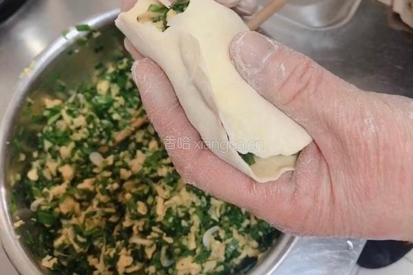 香煎韭菜盒子的做法图解10