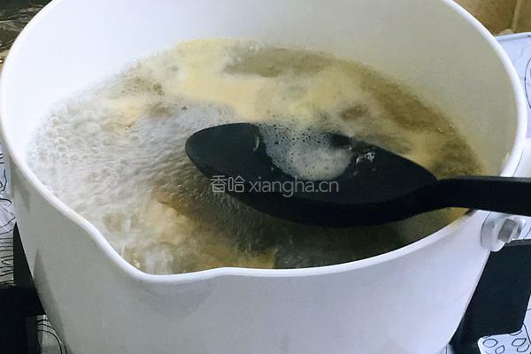 小海鲜韭菜汤的做法图解5