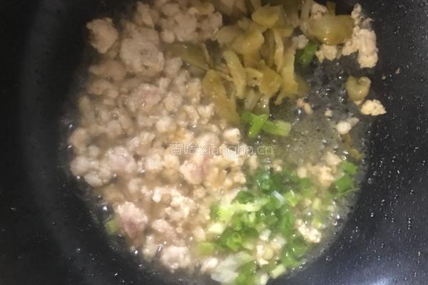 肉末榨菜蒸豆腐卧蛋的做法图解5