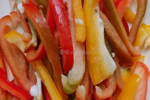 彩椒炒肉片的做法图解2