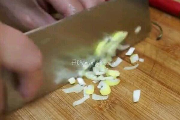 鸡蛋包豆腐的做法图解2