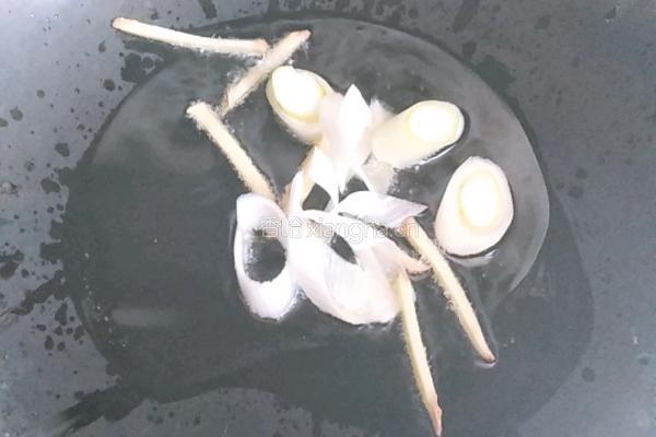 蘑菇炖豆腐的做法图解4