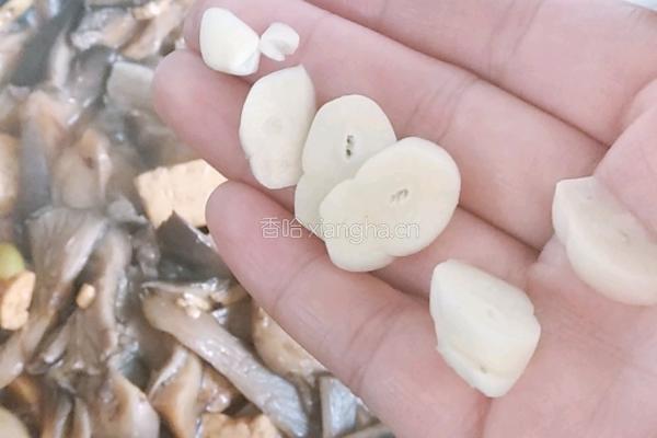 蘑菇炖豆腐的做法图解10