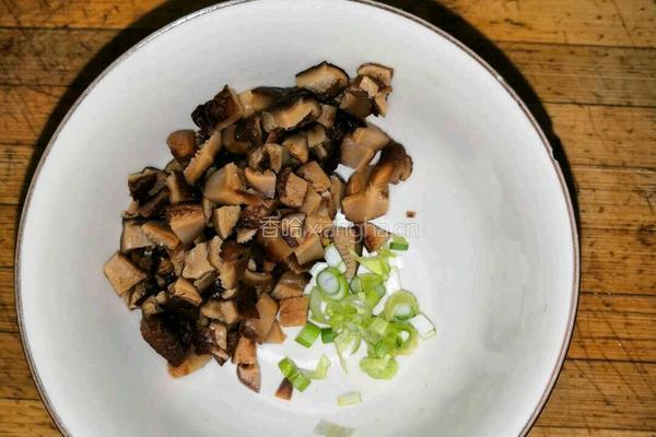 香菇鸡肉粥的做法图解2
