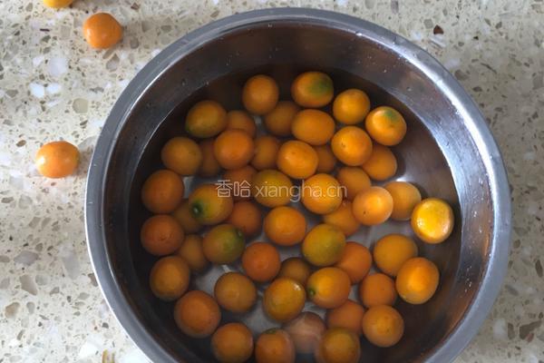糖渍金桔的做法图解1