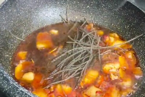 五花肉粉条炖豆腐的做法图解8
