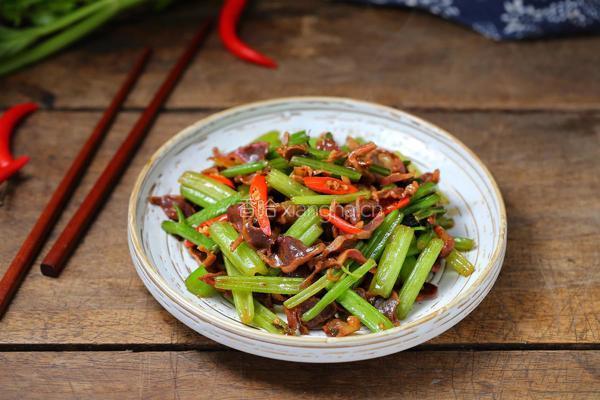 芹菜炒鸡胗的做法图解10