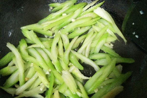 芹菜炒肉的做法图解10
