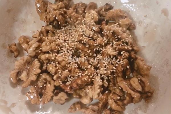  蜂蜜琥珀桃仁的做法图解9