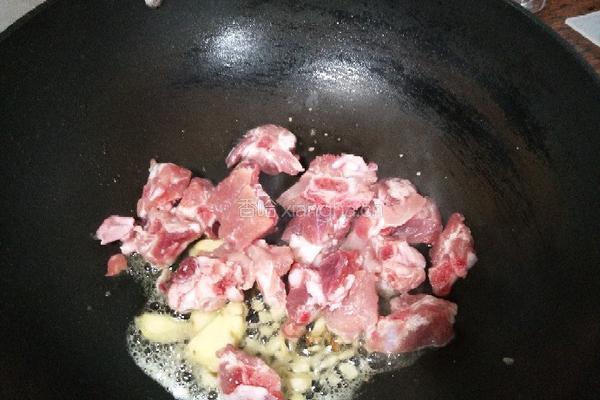 土豆烧排骨的做法图解3