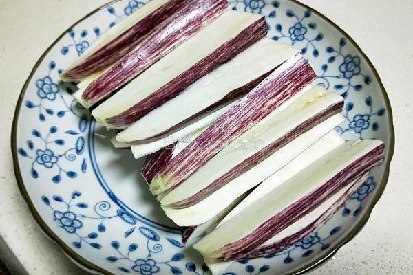 蒸姜蒜茄子的做法图解2
