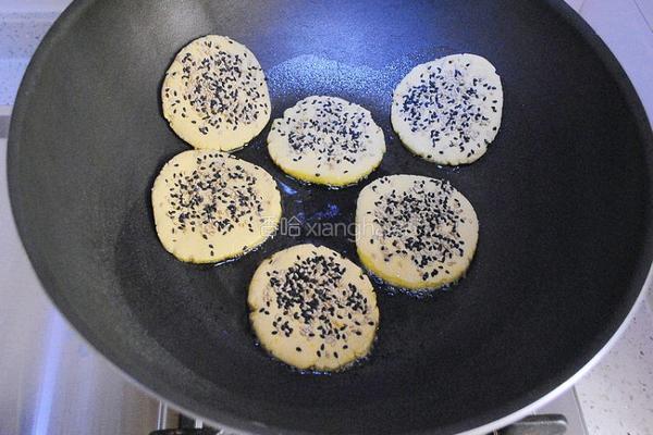 煎红薯饼的做法图解11
