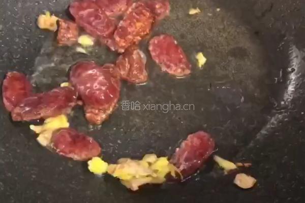 腊肠炒芥兰苗的做法图解3