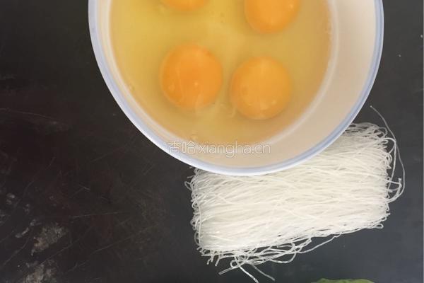 凉拌鸡蛋粉丝的做法图解1