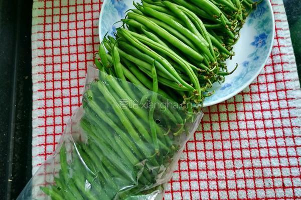 豆角牛肉馅儿饺子的做法图解3