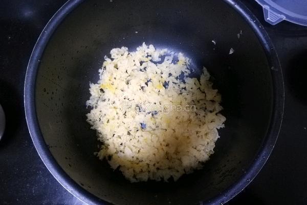 银耳莲子羹～出胶有妙招的做法图解2
