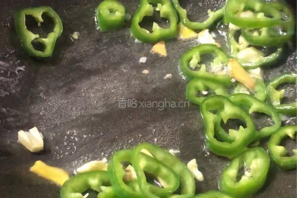 老干妈炒鱿鱼的做法图解2